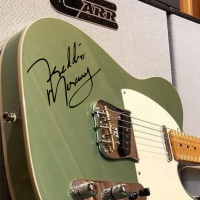 Наклейка на гитару автограф Фредди Меркьюри