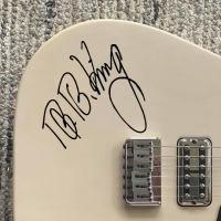Наклейка на гитару автограф Би Би Кинга